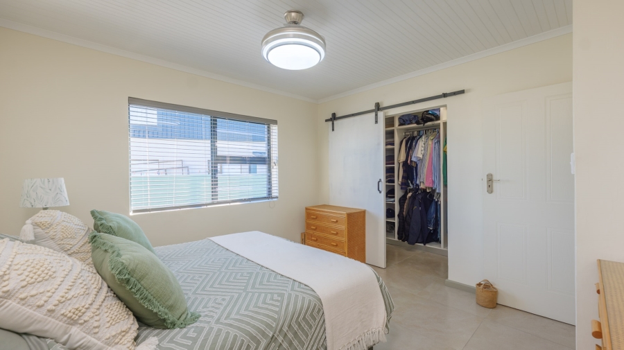 4 Bedroom Property for Sale in Struisbaai Western Cape